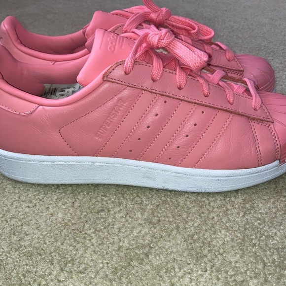 Women’s pink/salmon colored adidas tennis shoes size 8 - Picture 5 of 9